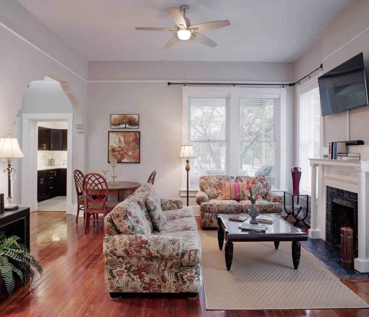 Апартаменты 420Waldburg A - Modern Apt With Southern Charm Blocks From Forsyth Саванна Экстерьер фото